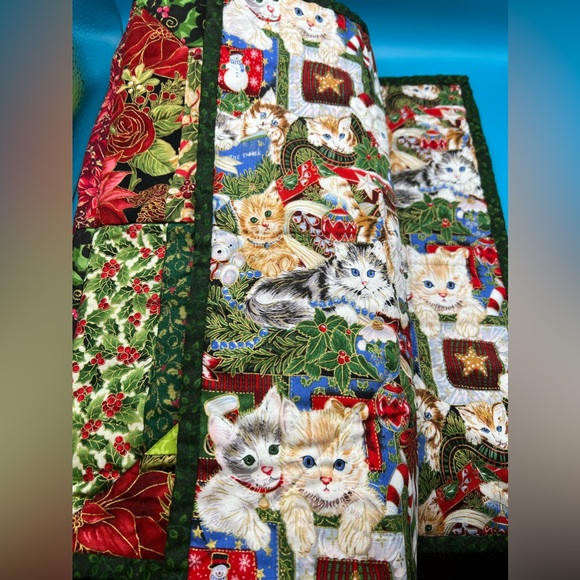 Quilted Christmas Cats Holly Berry Table Runner/Bed Topper Holidays Home Decor - Picture 6 of 13